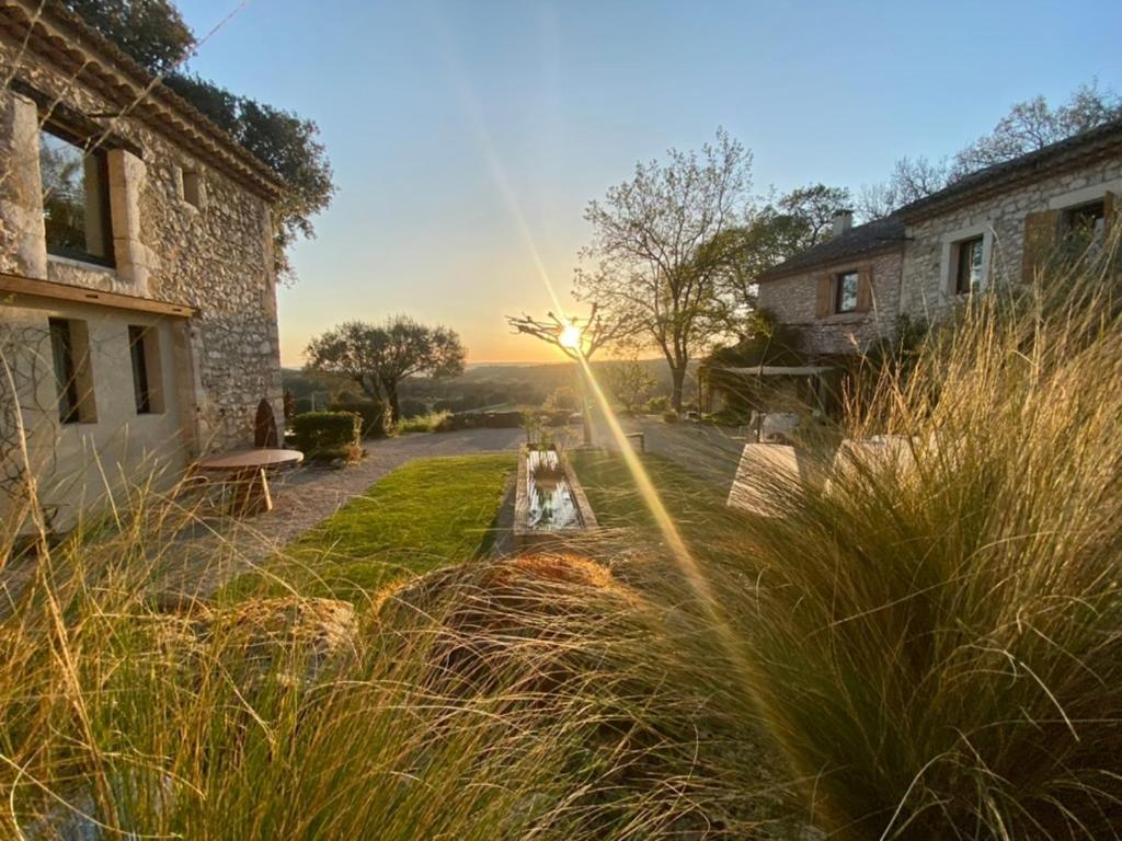 Les Esplanes Bed & Breakfast La Garde Adhemar Exterior photo