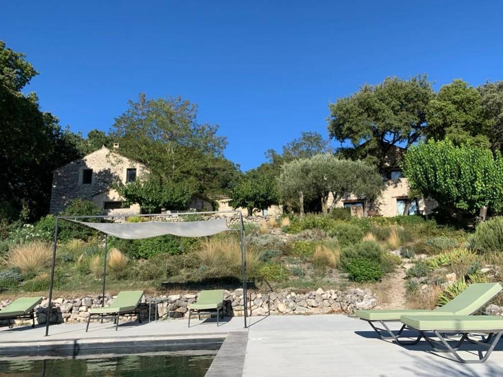 Les Esplanes Bed & Breakfast La Garde Adhemar Exterior photo