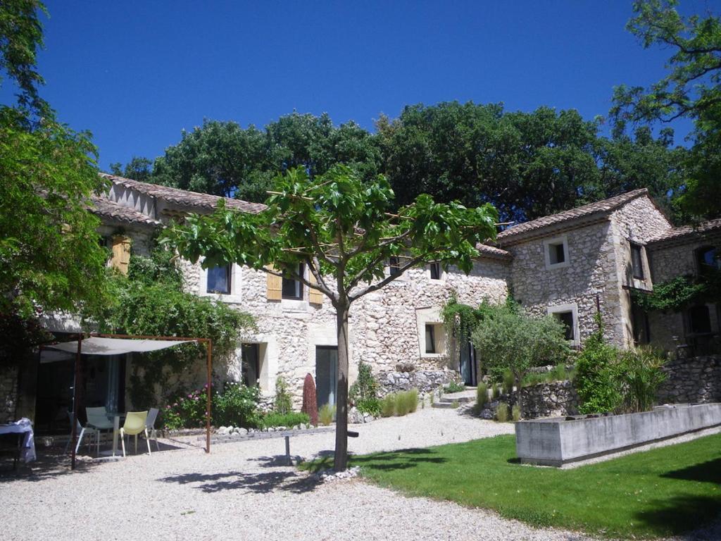Les Esplanes Bed & Breakfast La Garde Adhemar Exterior photo